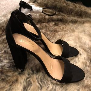 BRAND NEW CLASSIC BLACK PUMPS 6.5